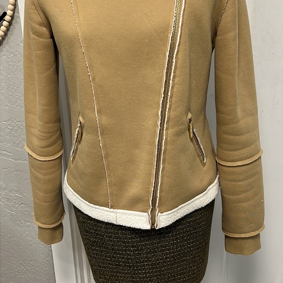 MICHAEL MICHAEL KORS SHERPA LINED MOTO STYLE JACKET SMALL - Picture 4 of 16